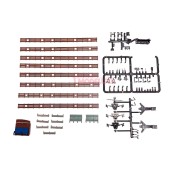 Viel Autozubehör aus Holz.