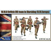 Equipo británico de ametralladoras en marcha.