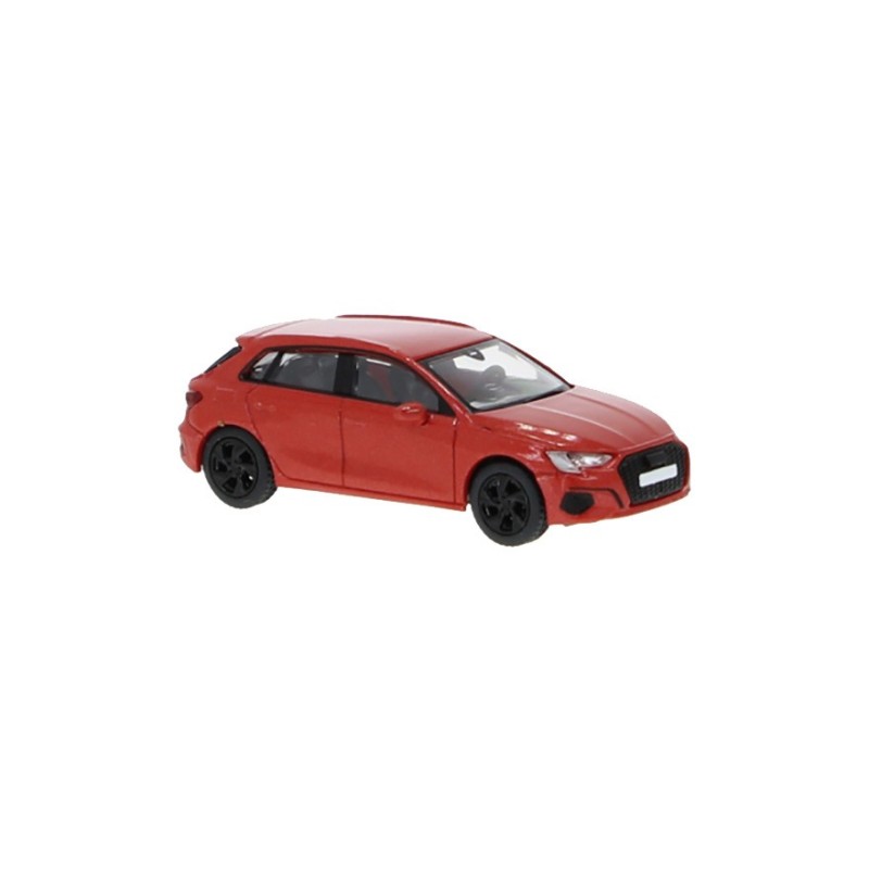 Audi A3, rossa.