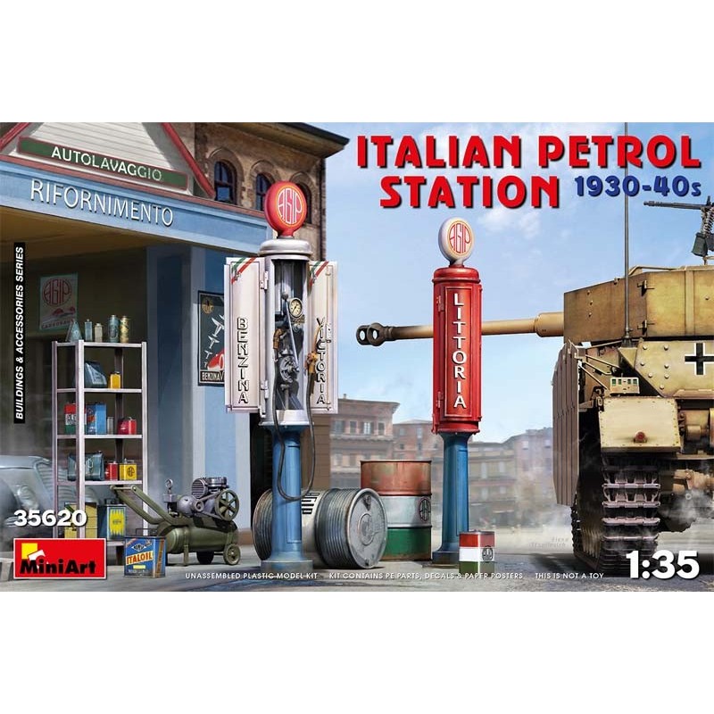 Italienische Tankstelle. Die 30er-40er Jahre.