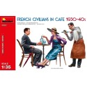 Civis franceses num café. Os anos 30-40.
