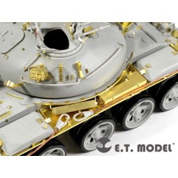 Foto-gravado: tanque soviético T-62.