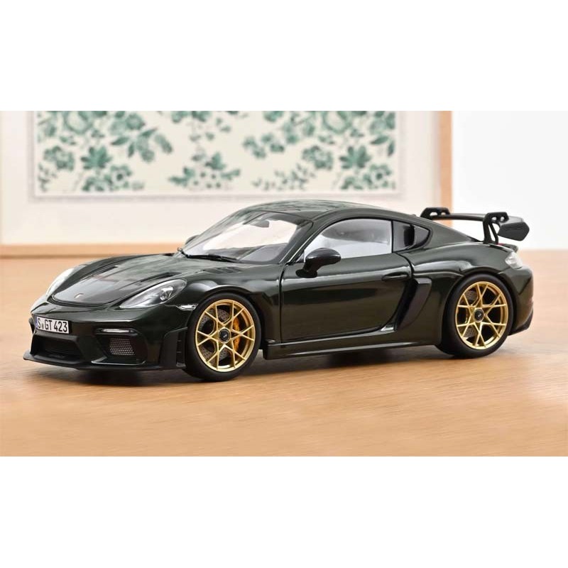 Porsche Cayman GT4 RS.