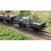 Carga: camión de pulverización y 2 figuras.