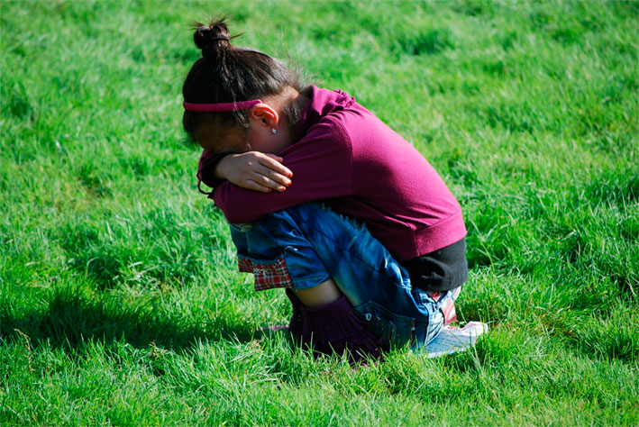 Niña enfada llorando
