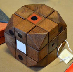 Prototipo cubo Rubik madera